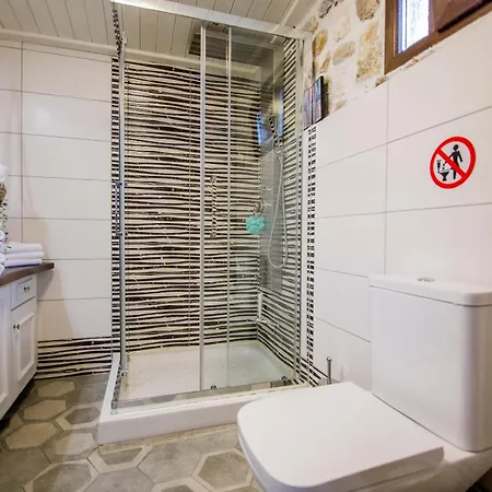 Alexander Aqua Oasis - Poolside Garden Getaway *