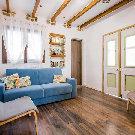 Alexander Aqua Oasis - Poolside Garden Getaway Evkarpia