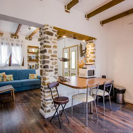 Alexander Aqua Oasis - Poolside Garden Getaway فيلة