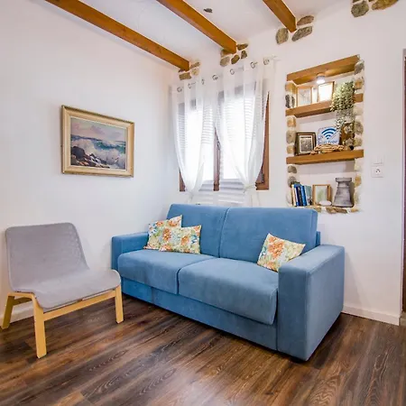 Alexander Aqua Oasis - Poolside Garden Getaway فيلة