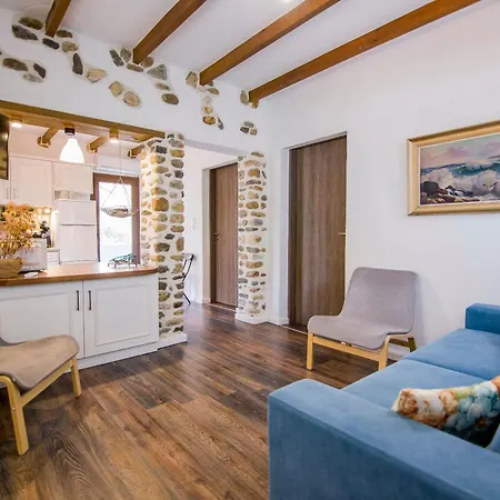 Alexander Aqua Oasis - Poolside Garden Getaway فيلة Evkarpia