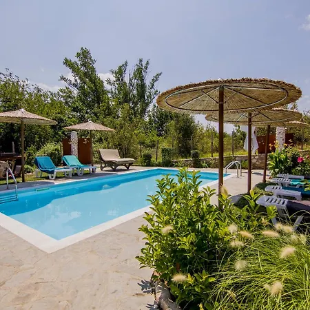 Alexander Aqua Oasis - Poolside Garden Getaway فيلة *