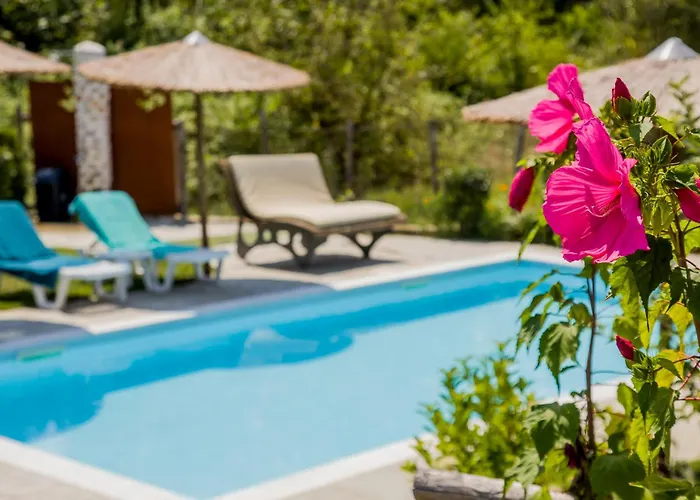 Alexander Aqua Oasis - Poolside Garden Getaway Evkarpia