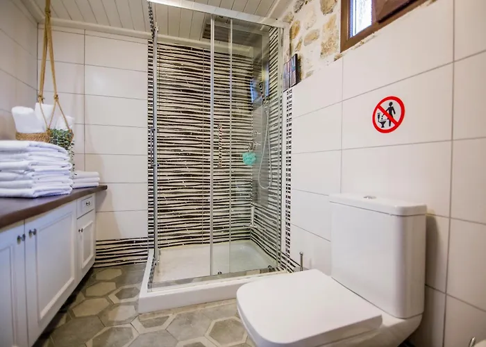 Alexander Aqua Oasis - Poolside Garden Getaway *