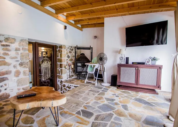 Alexander Aqua Oasis - Poolside Garden Getaway Willa Evkarpia