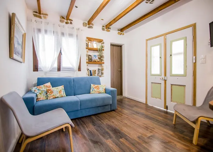 Alexander Aqua Oasis - Poolside Garden Getaway Evkarpia