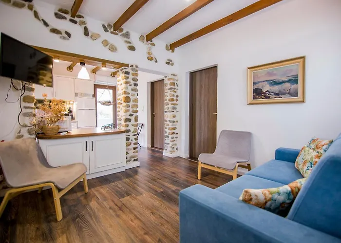 Alexander Aqua Oasis - Poolside Garden Getaway Willa Evkarpia