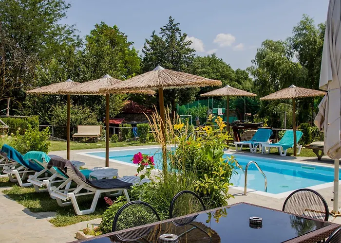 Alexander Aqua Oasis - Poolside Garden Getaway Evkarpia