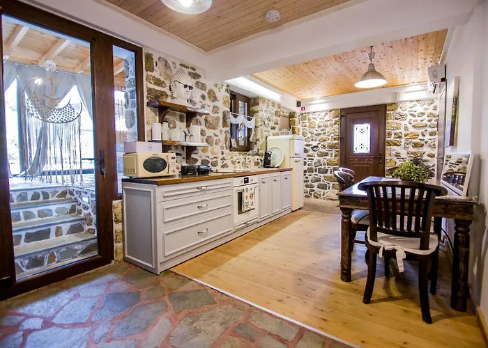 Alexander Aqua Oasis - Poolside Garden Getaway Evkarpia